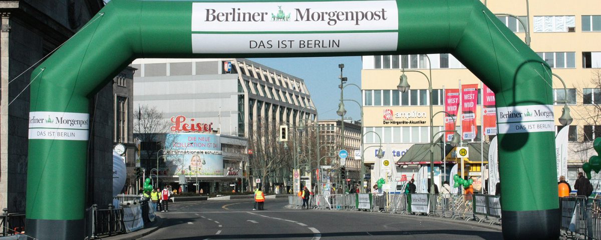 Berliner Morgenpost - aufblasbarer Torbogen