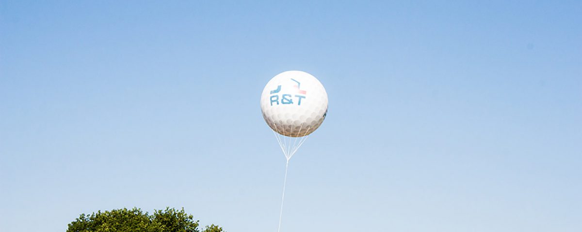 Hier ein Beispiel für einen Golfball-Heliumballon, der für R&T die Werbetrommel gerührt hat.