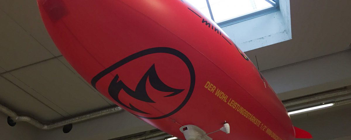 Dieser ferngesteuerte Zeppelin ist vollflächig mit einem Kundendesign bedruckt worden.