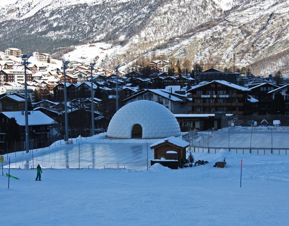 Das aufblasbare Rieseniglu, Durchm. 13m, im Panorama