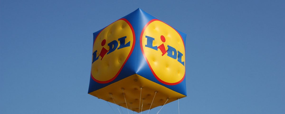 Ein großer Helium-Würfel, den wir im Auftrag für LIDL erstellt haben.