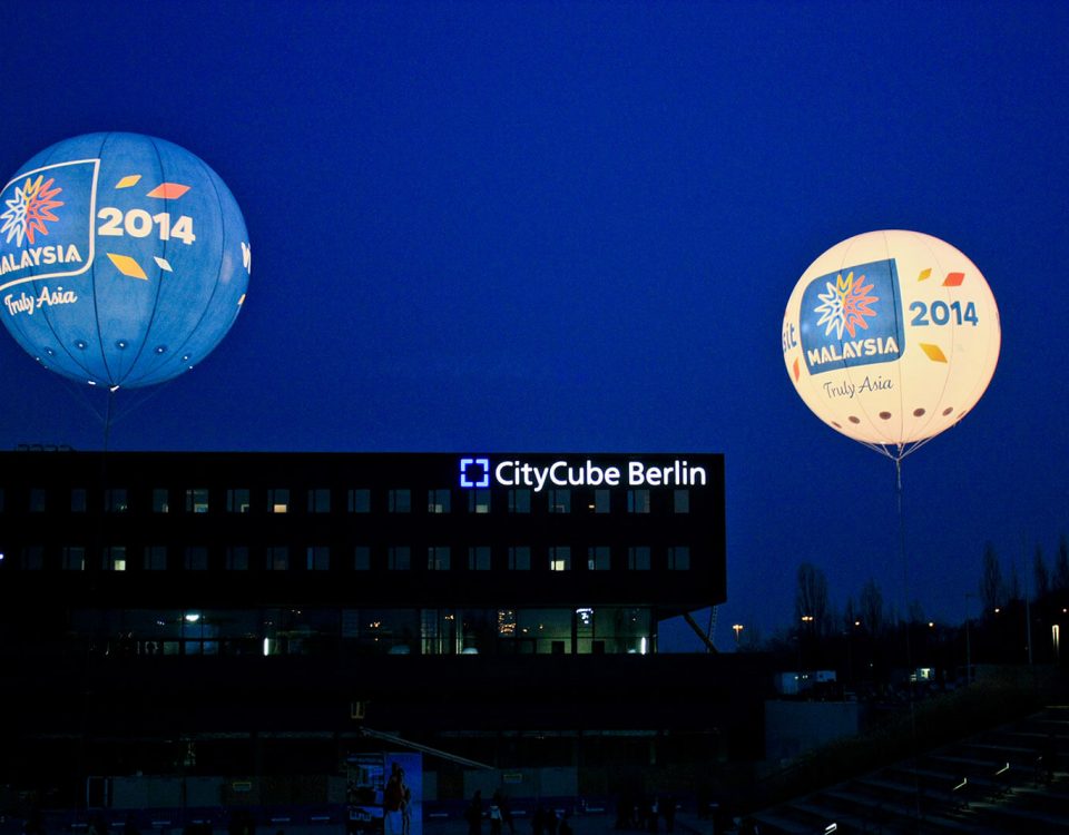 Leuchtballons für Malaysia, Eye-Catcher in der Nacht.