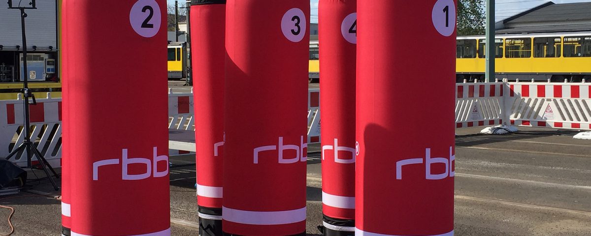 Aufblasbare Werbesäulen -für ein Event des RBBs.