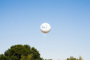 Hier ein Beispiel für einen Golfball-Heliumballon, der für R&T die Werbetrommel gerührt hat.
