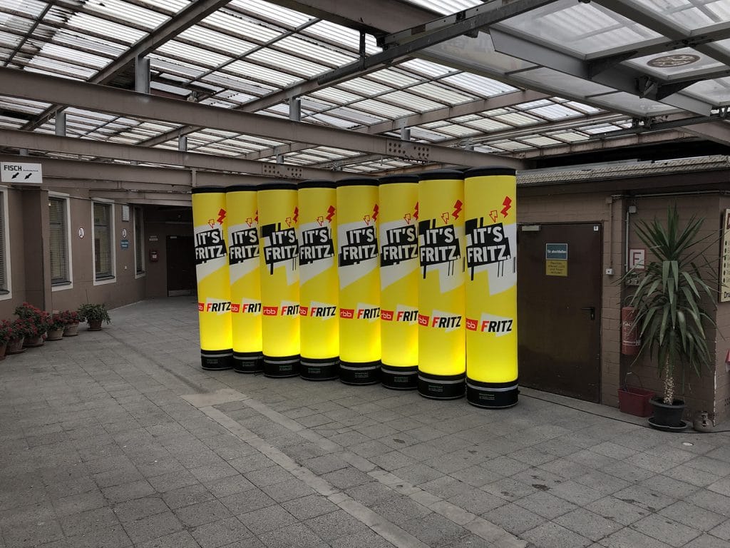 aufblasbare Werbesäulen, bedruckt und beleuchtet, 2,7m Höhe