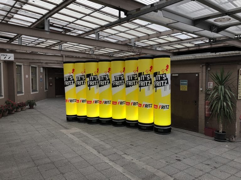 aufblasbare Werbesäulen, bedruckt und beleuchtet, 2,7m Höhe