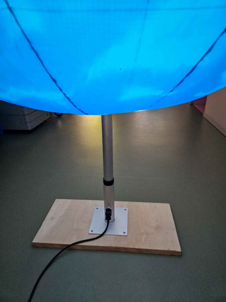 Ständer für einen aufblasbaren Globus